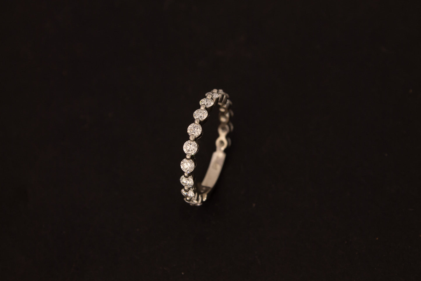 Diamond Wedding Ring - Single Shared Claw