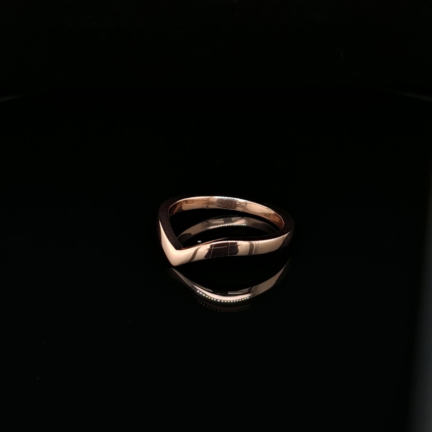 9ct rose gold V-shape ring