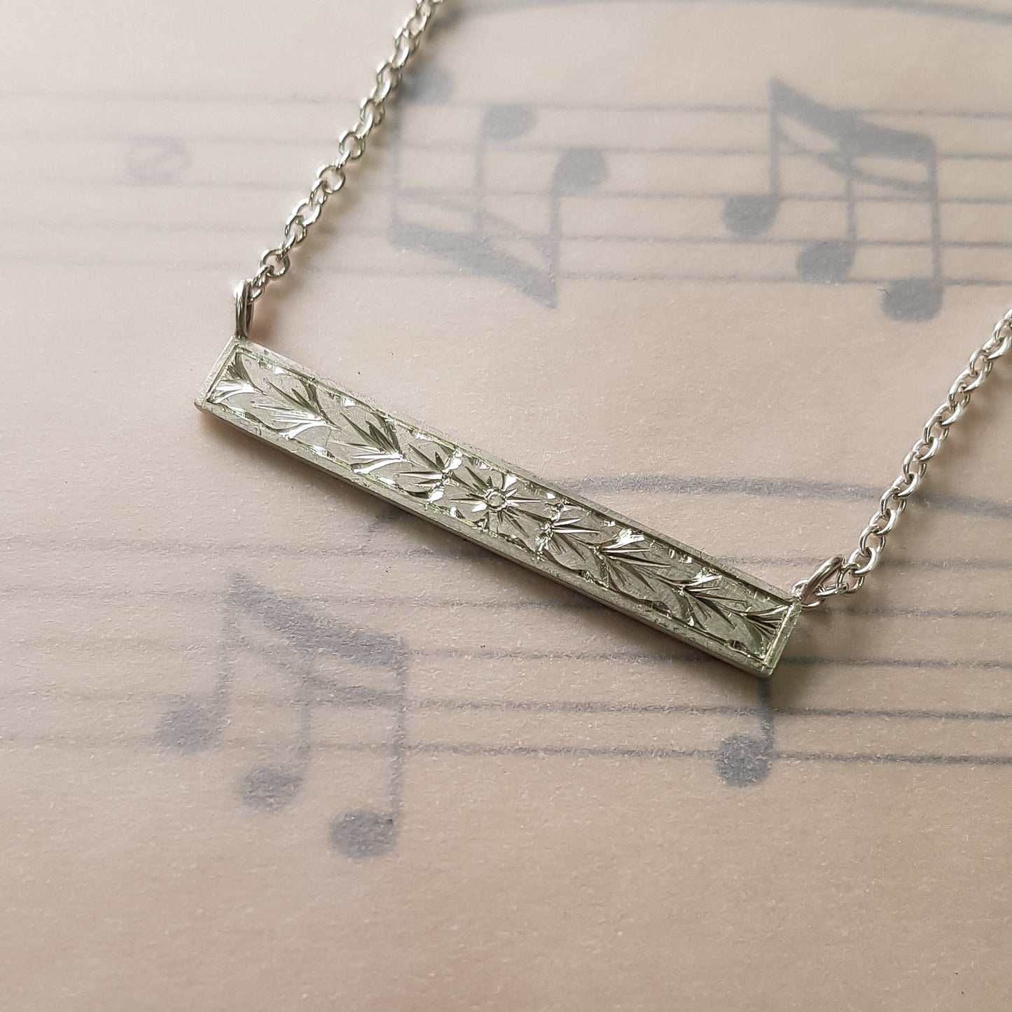Hand engraved leaf and flower pattern necklace 45cm