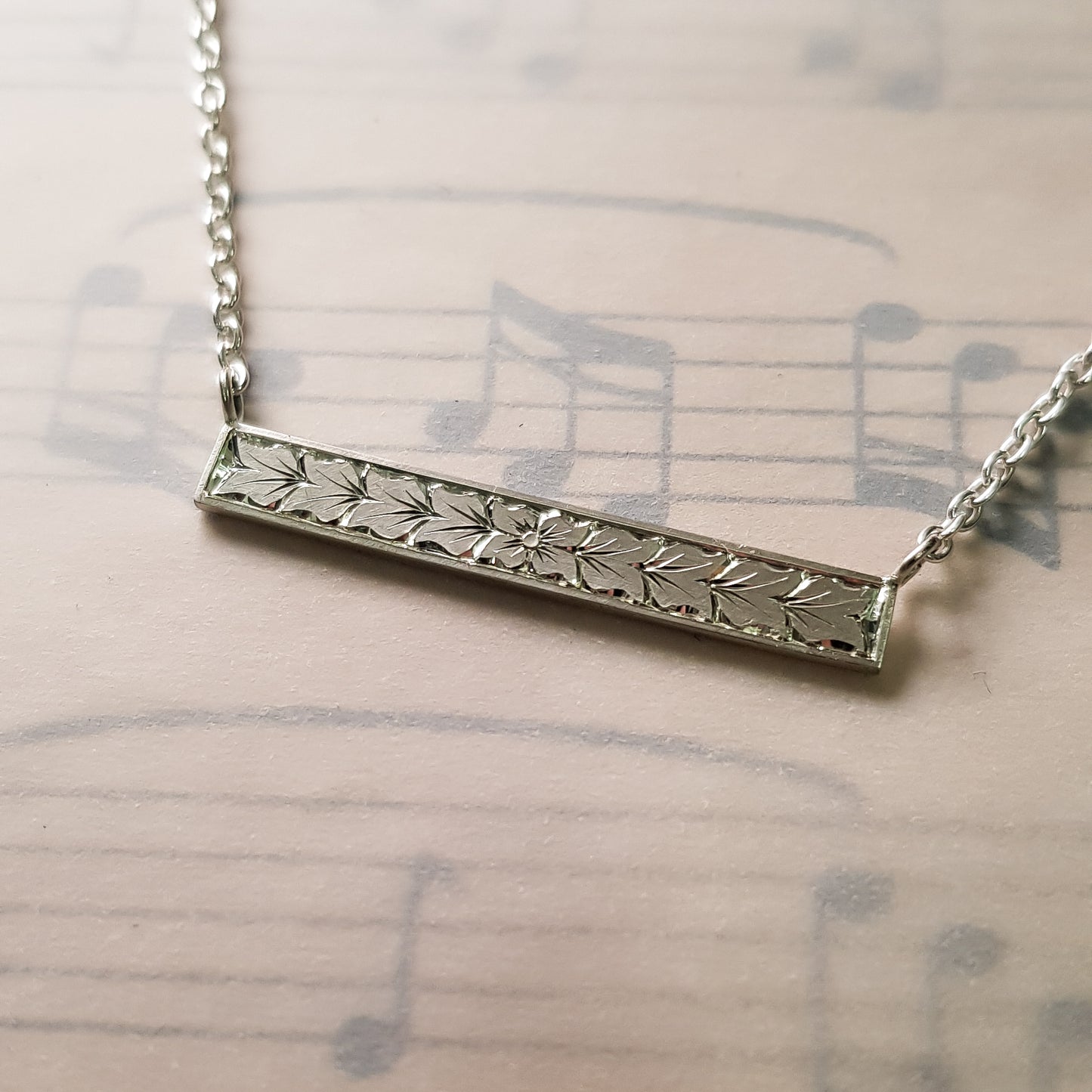 Hand engraved leaf and flower pattern necklace 45cm