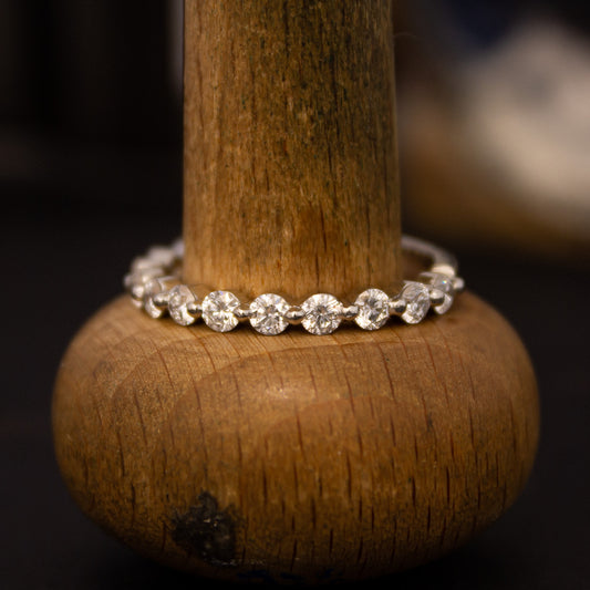 Diamond Wedding Ring - Single Shared Claw