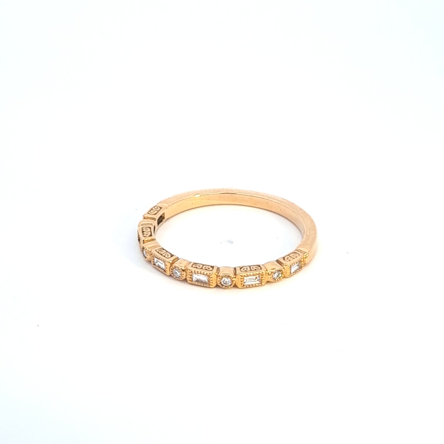 18ct Yellow Gold Baguette & Round Diamond Ring