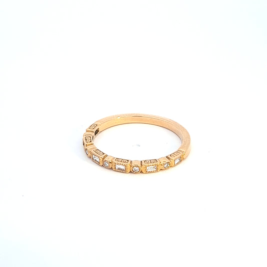 18ct Yellow Gold Baguette & Round Diamond Ring